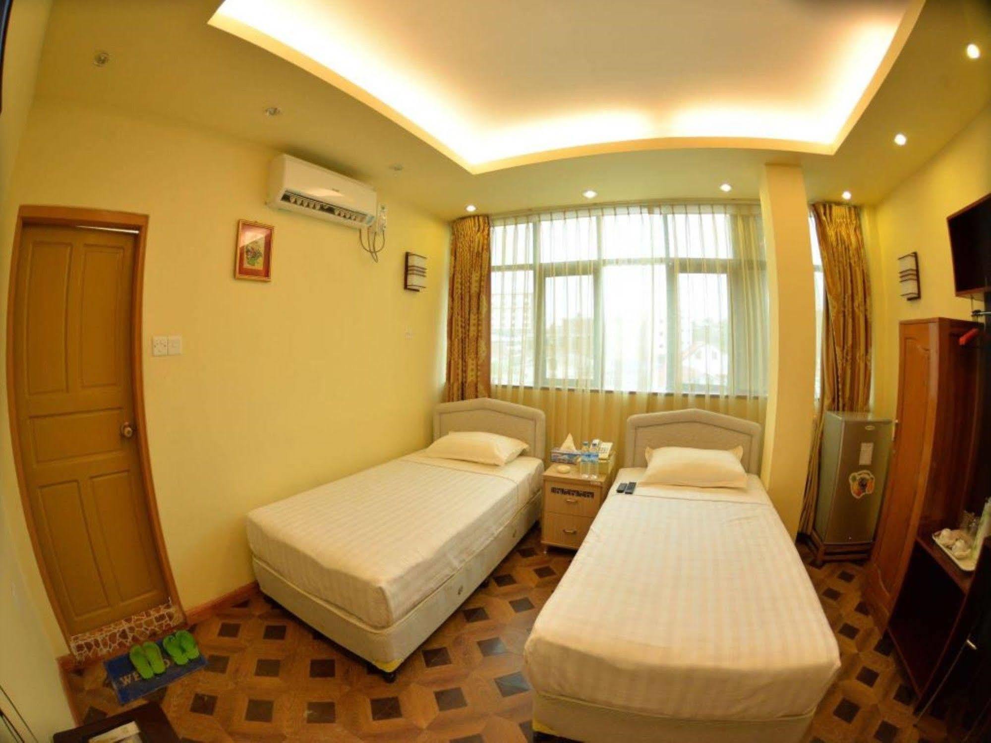 New Golden Forward Hotel Rangum Exterior foto