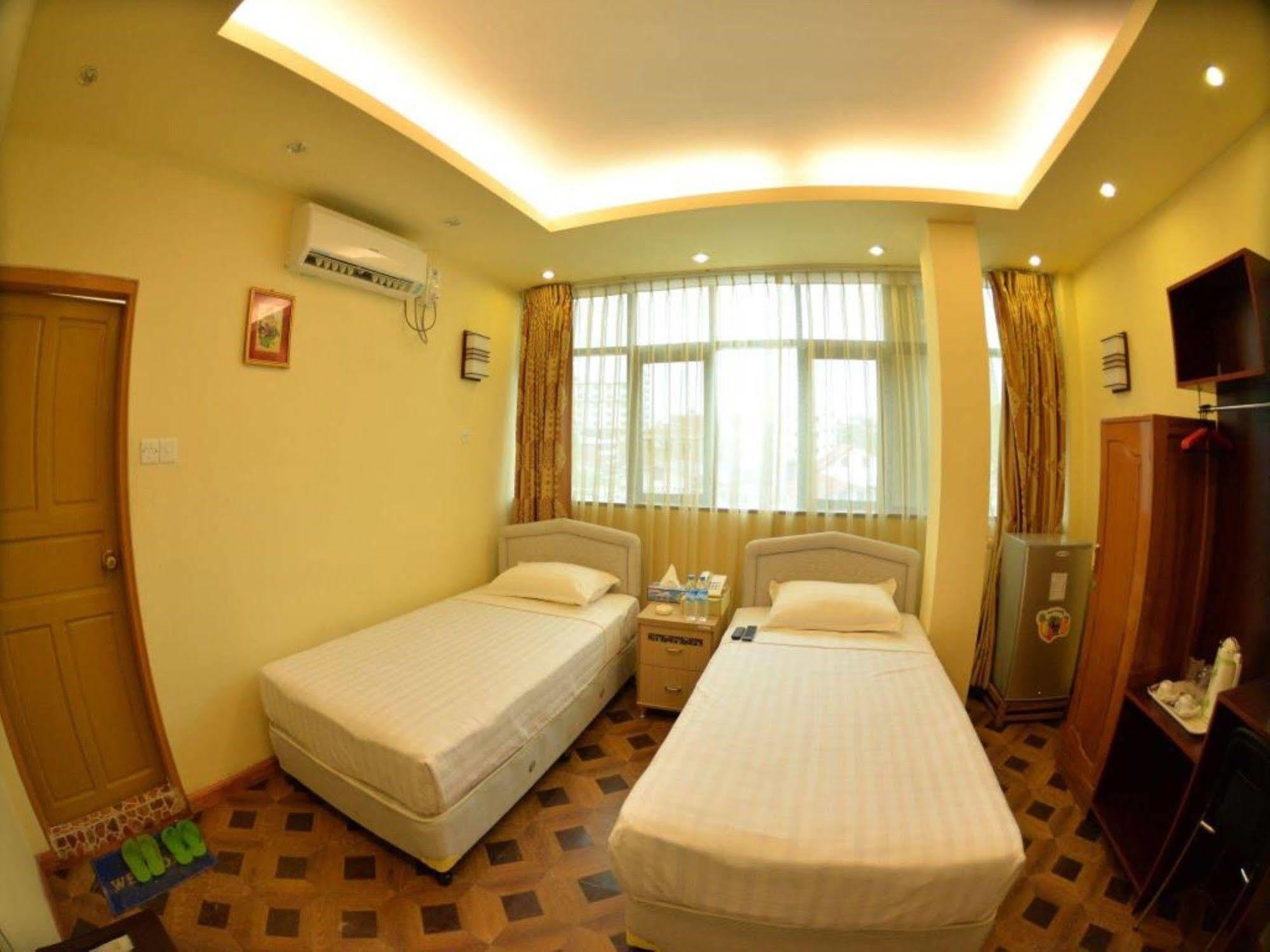 New Golden Forward Hotel Rangum Exterior foto